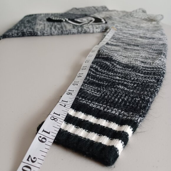 NHL Montreal Canadians Fan Sweater - Picture 13 of 16